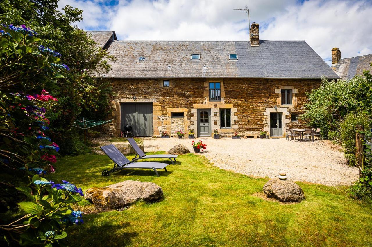 Les Prairies Du Mont - Le Gite De La Chapelle Sougéal Esterno foto